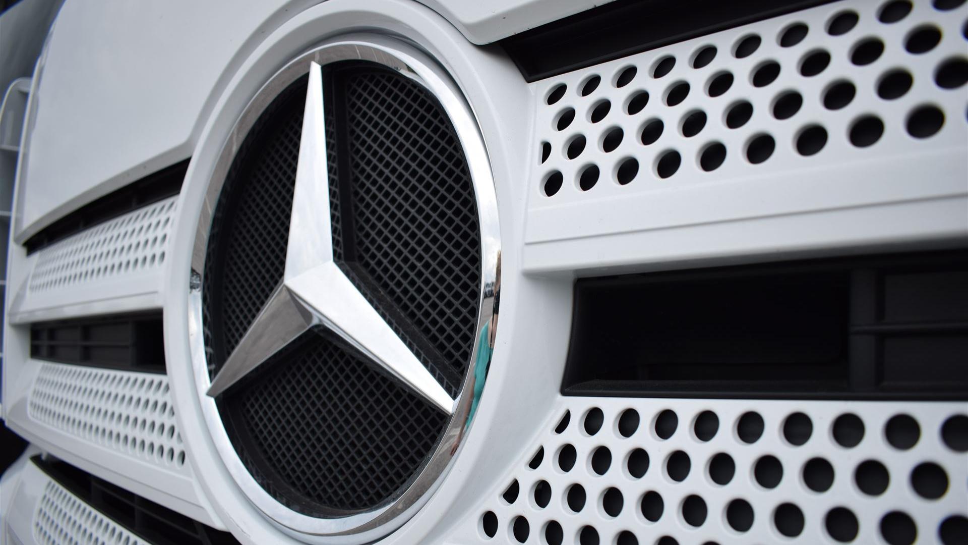 mercedes-2554618.jpg
